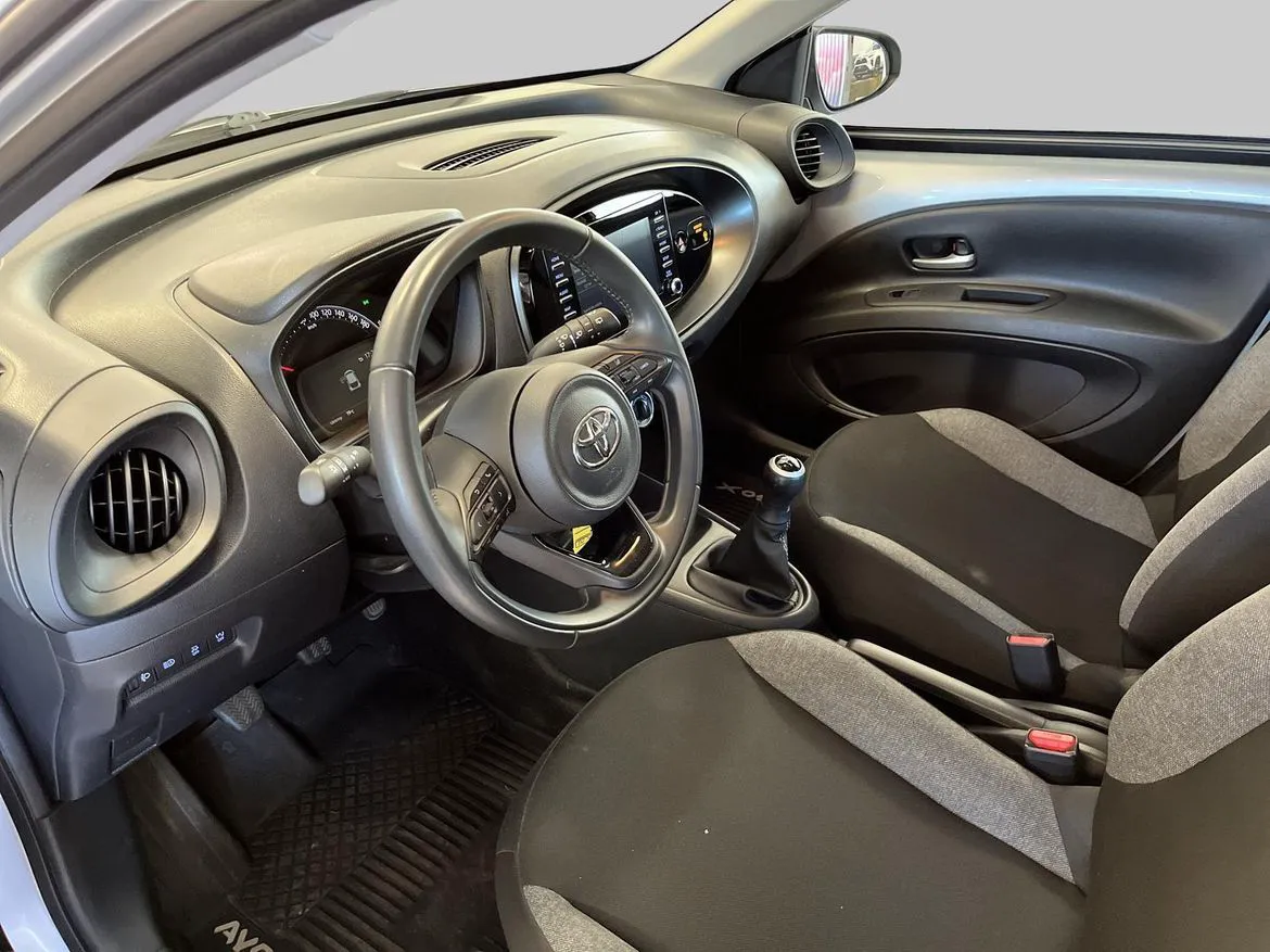 Vehicle image 13