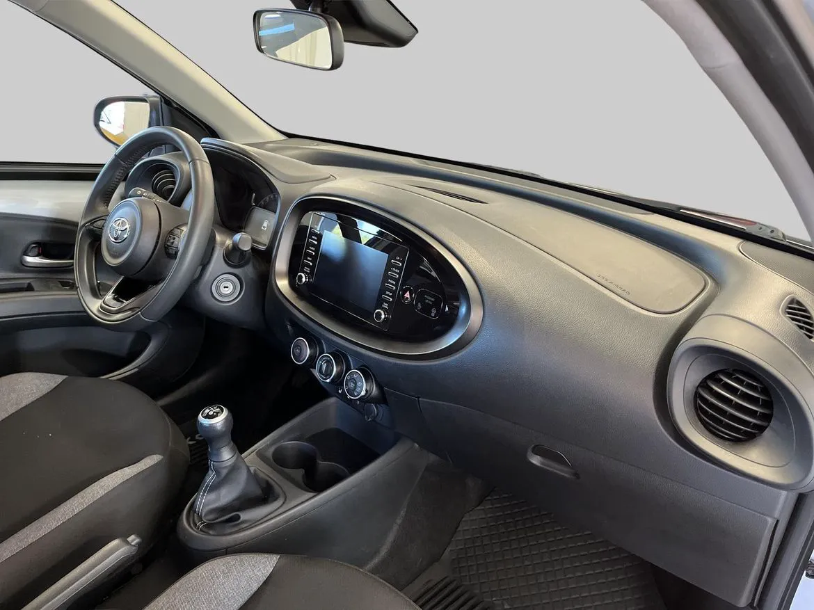 Vehicle image 9