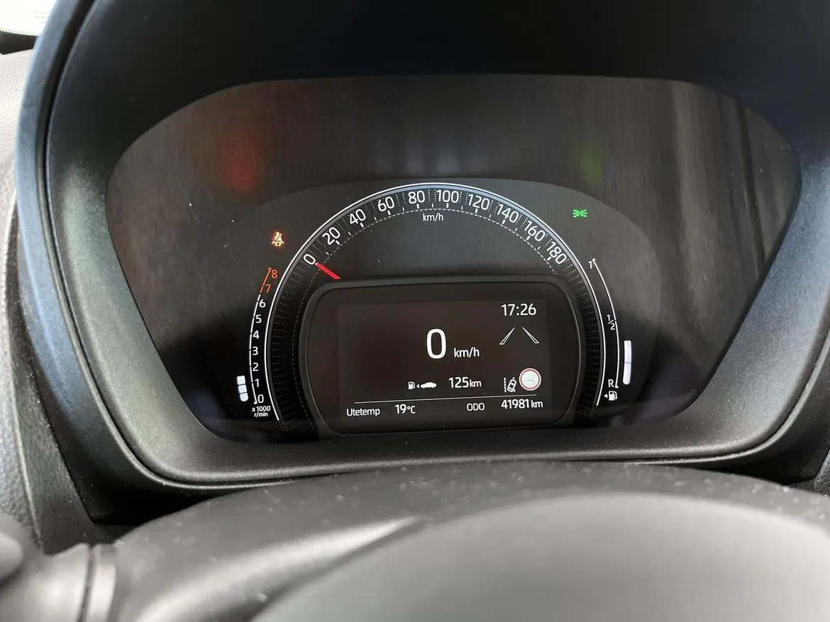 Vehicle image 14