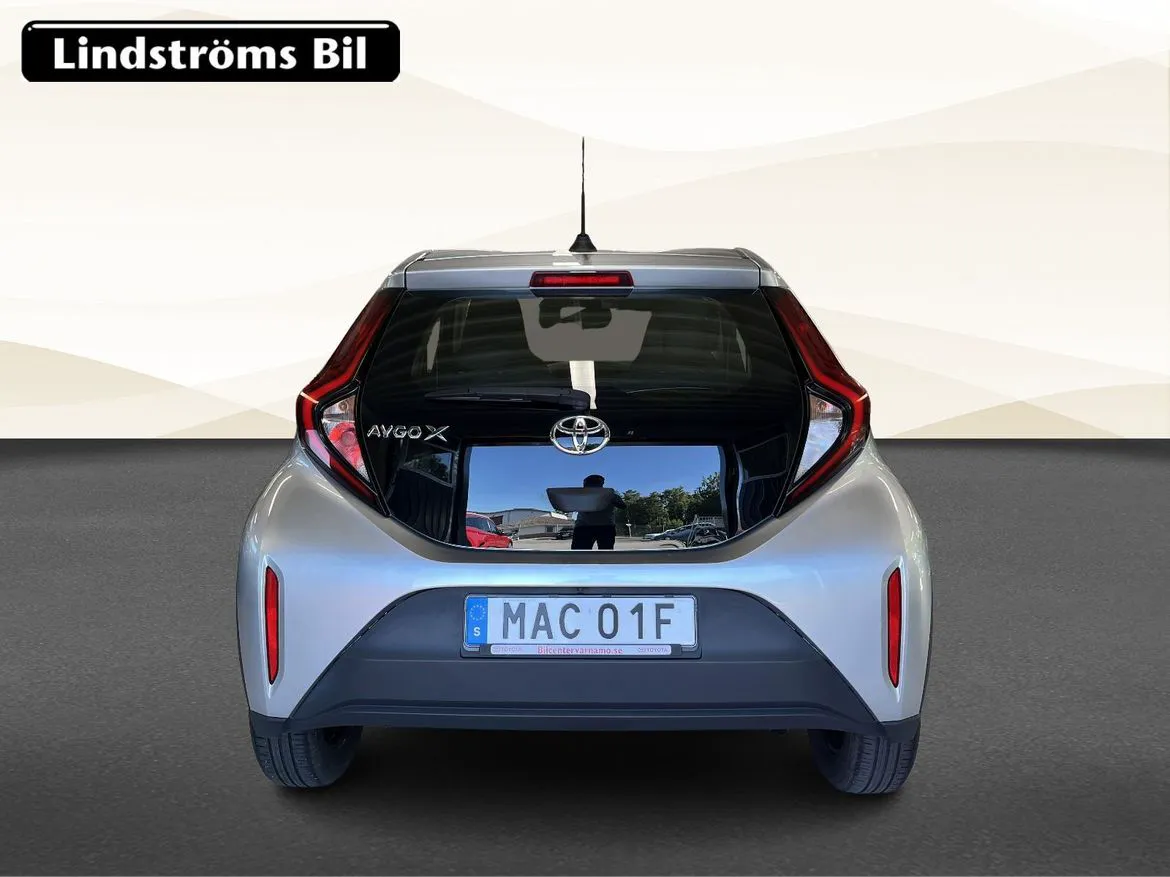 Vehicle image 7