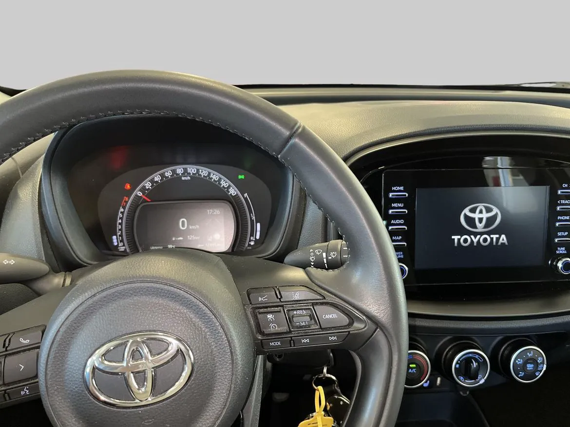 Vehicle image 11