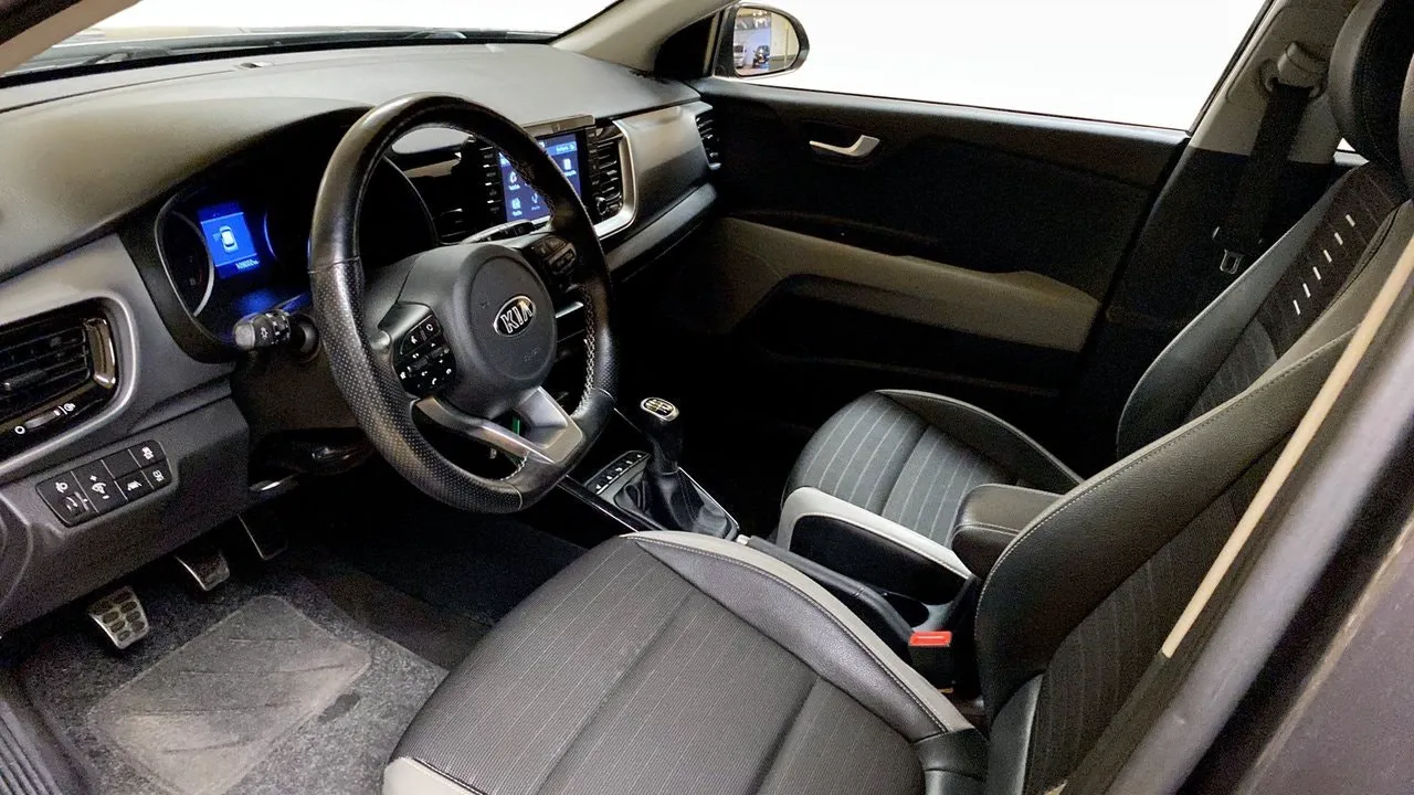 Vehicle image 6