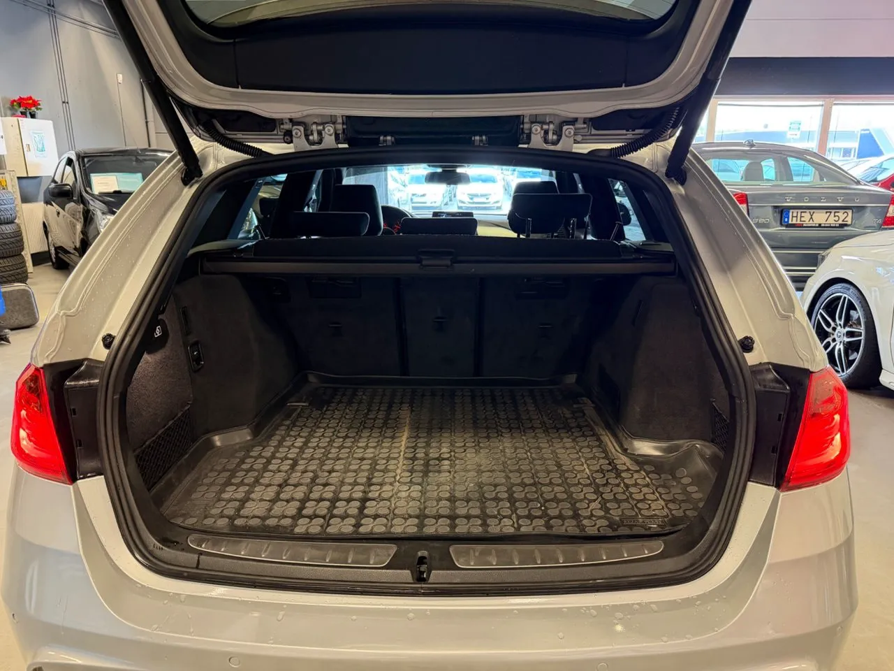 Vehicle image 25