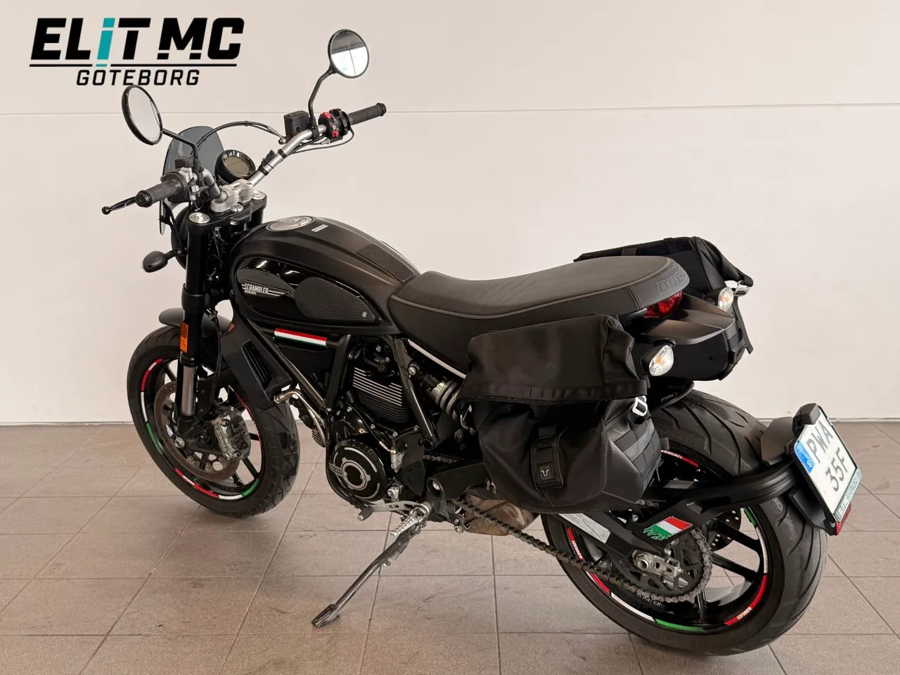 Vehicle image 9