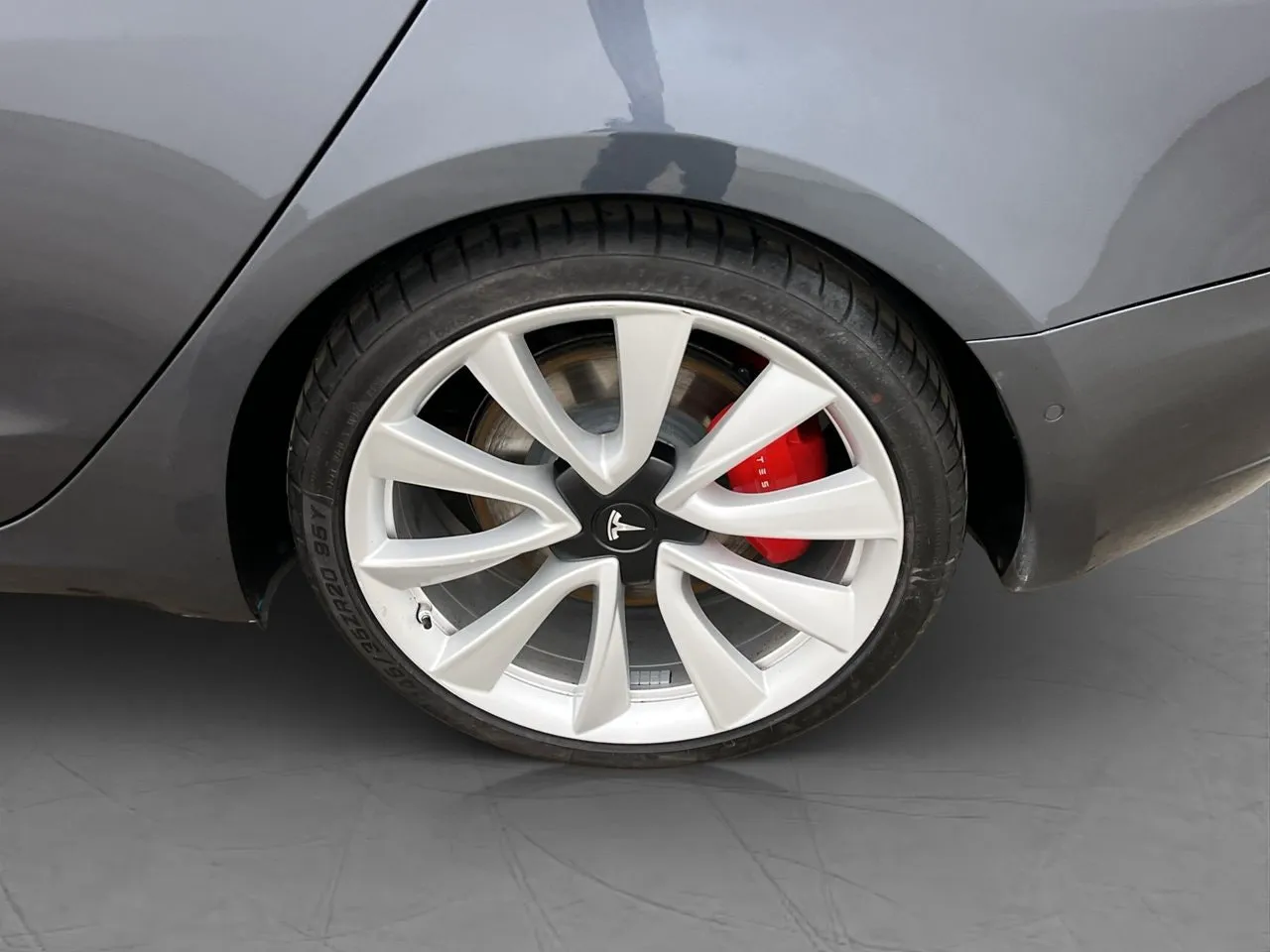 Vehicle image 32