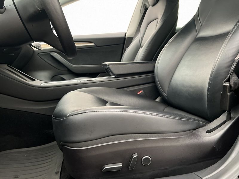 Tesla Model 3 bild 11