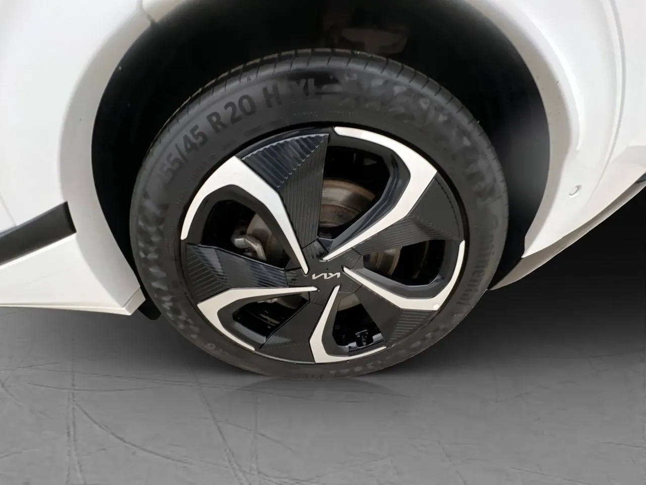 Vehicle image 32