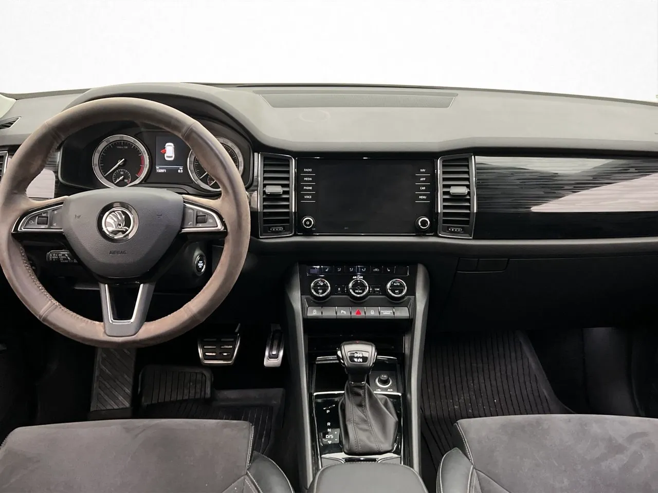 Vehicle image 14