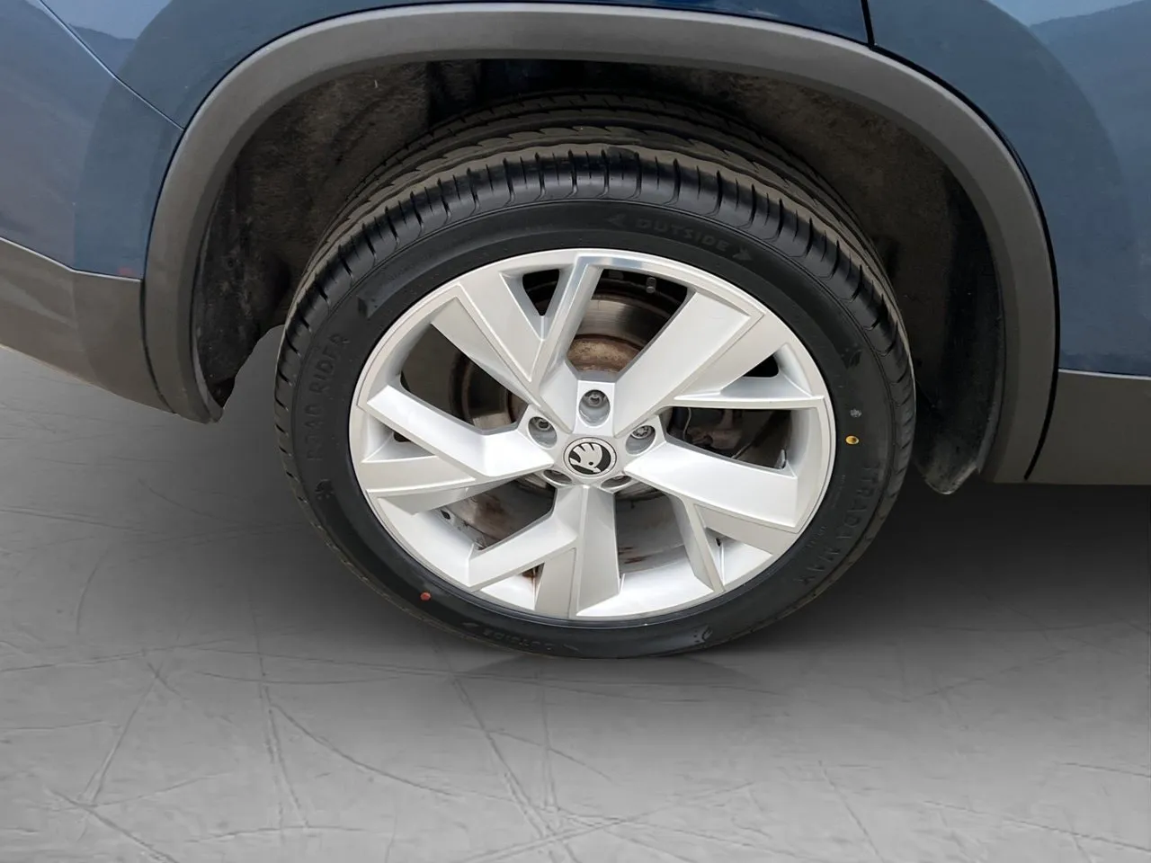 Vehicle image 30