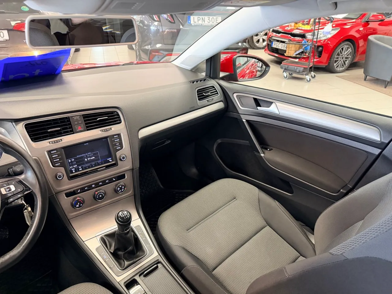 Vehicle image 16