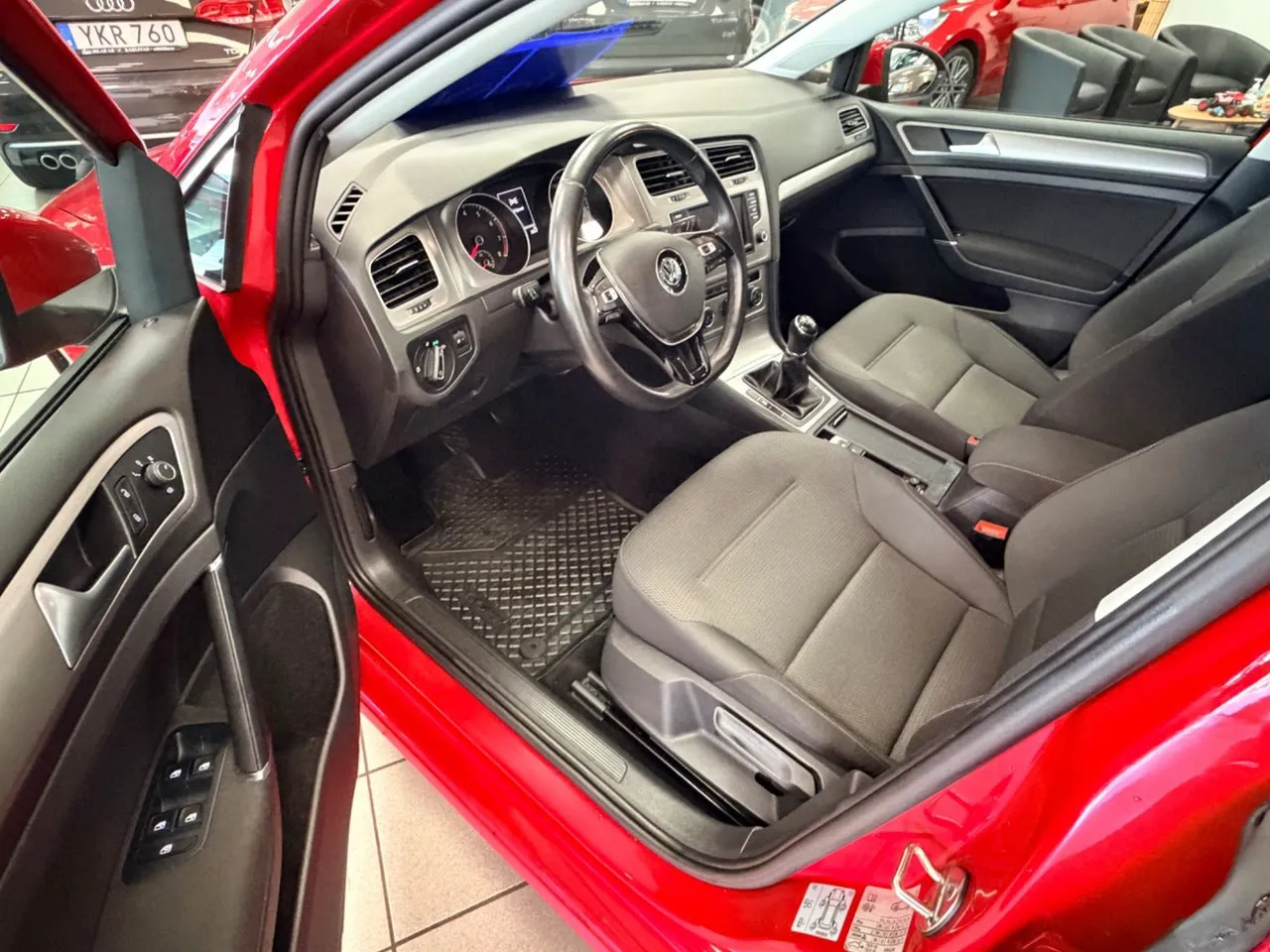 Vehicle image 4