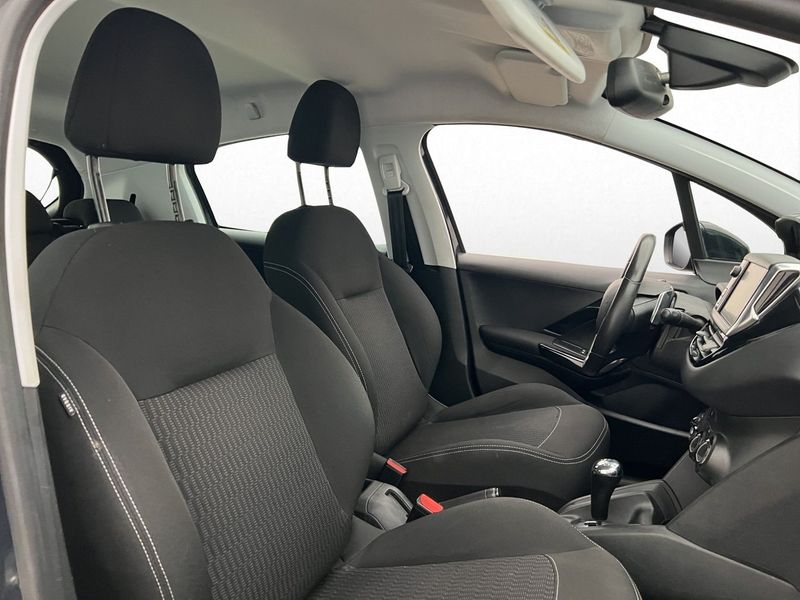Peugeot 208 bild 12