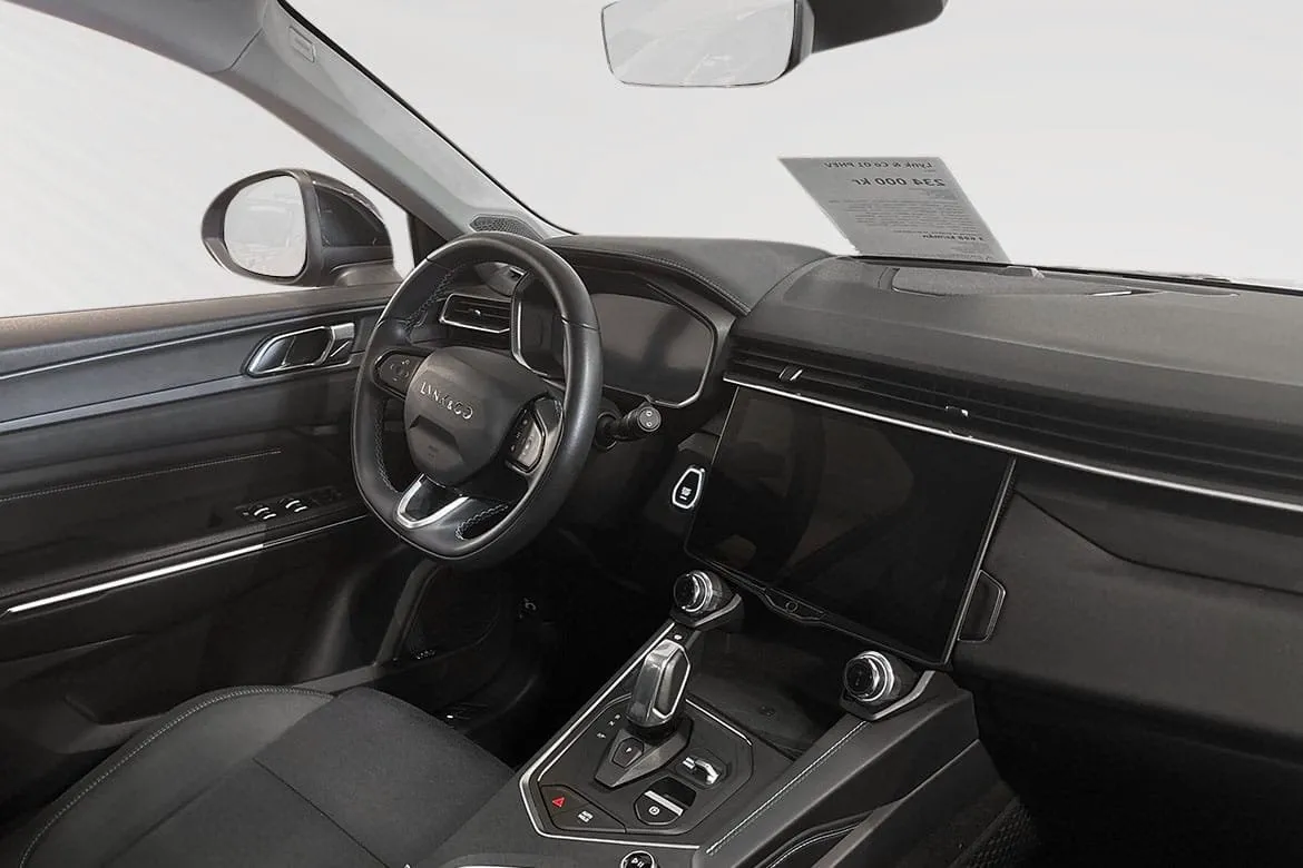 Vehicle image 5