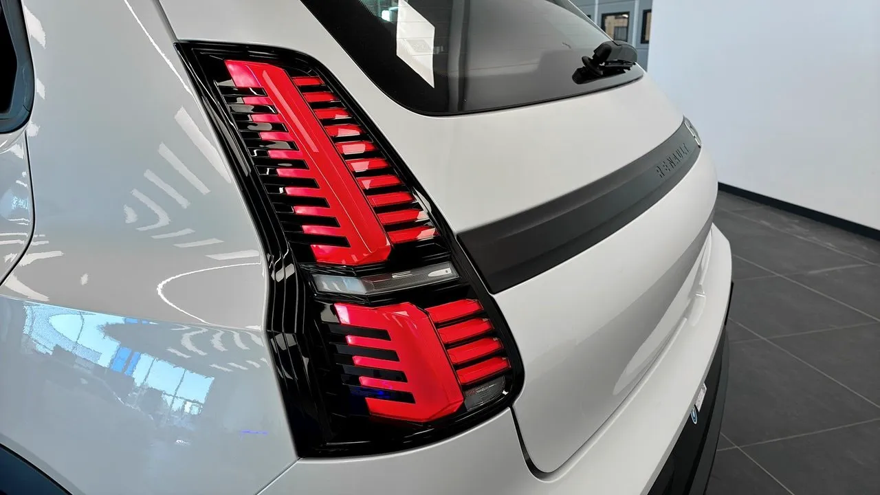 Vehicle image 21