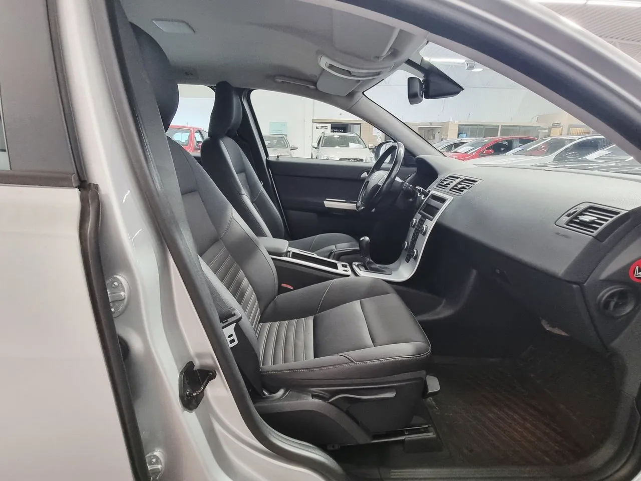 Vehicle image 14