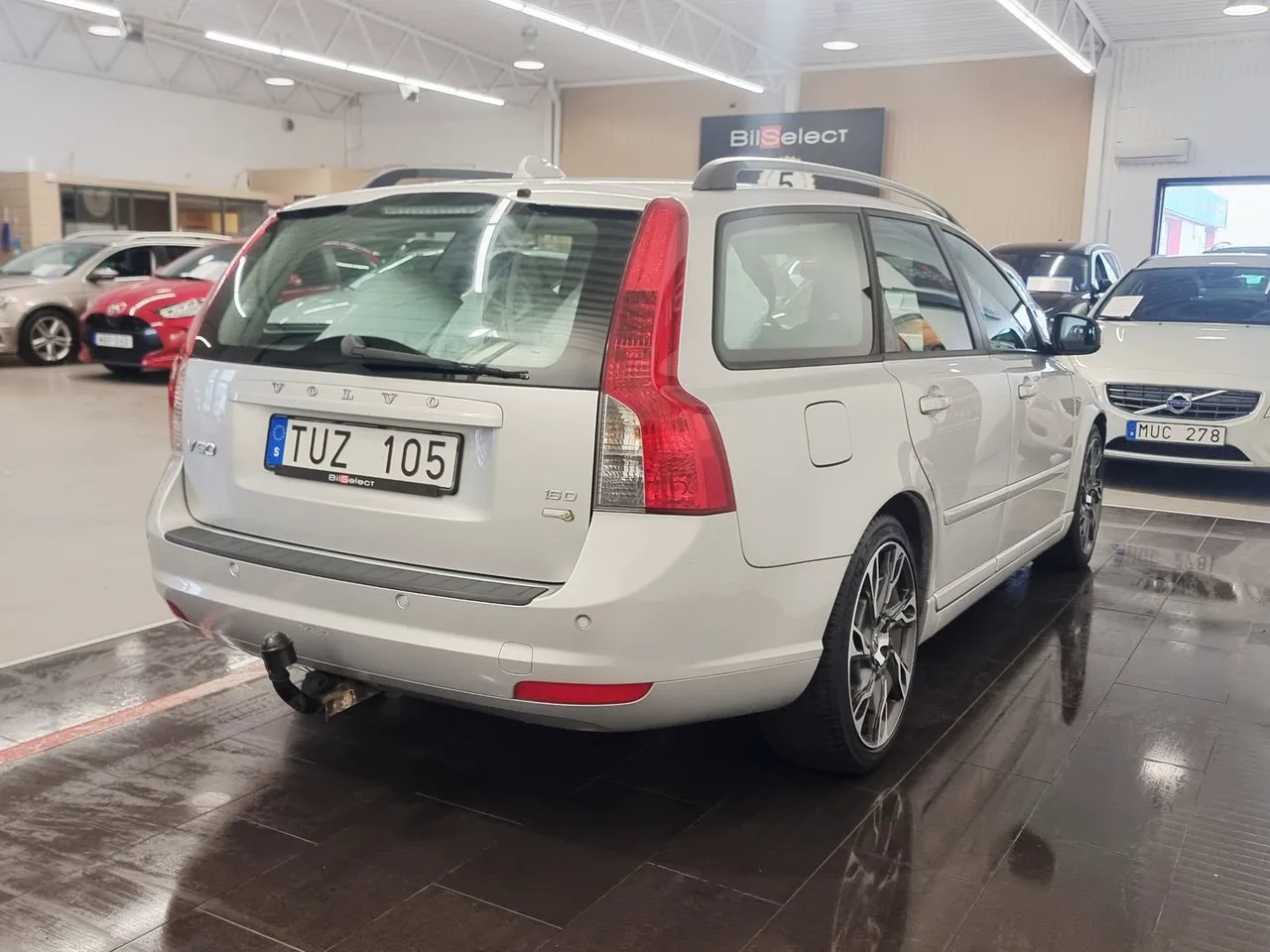 Vehicle image 13