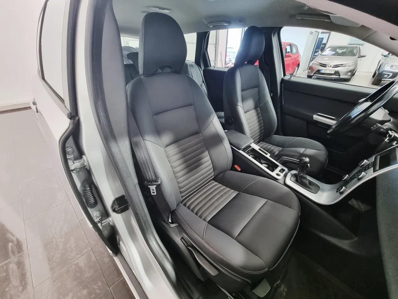 Vehicle image 16
