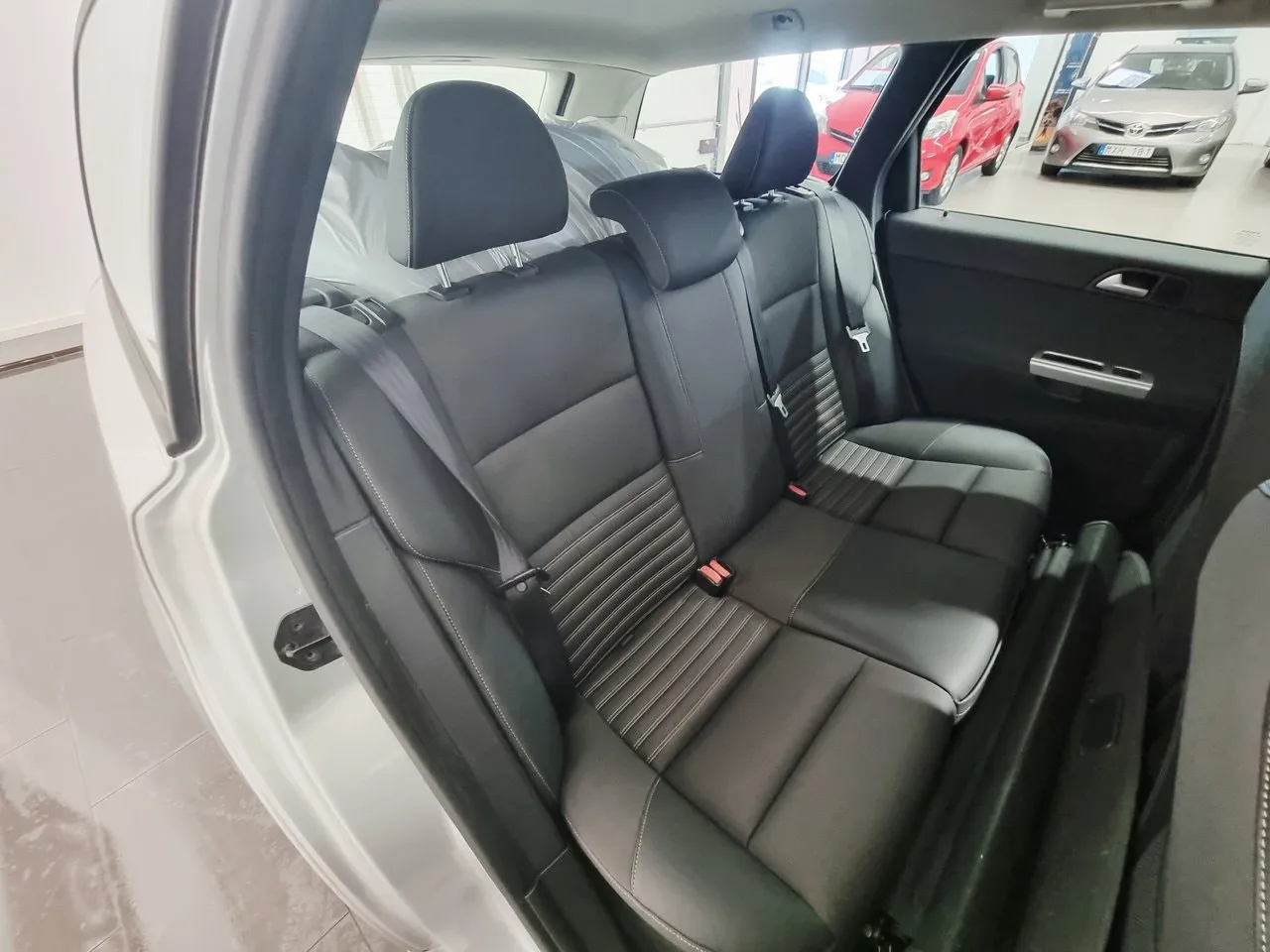 Vehicle image 18