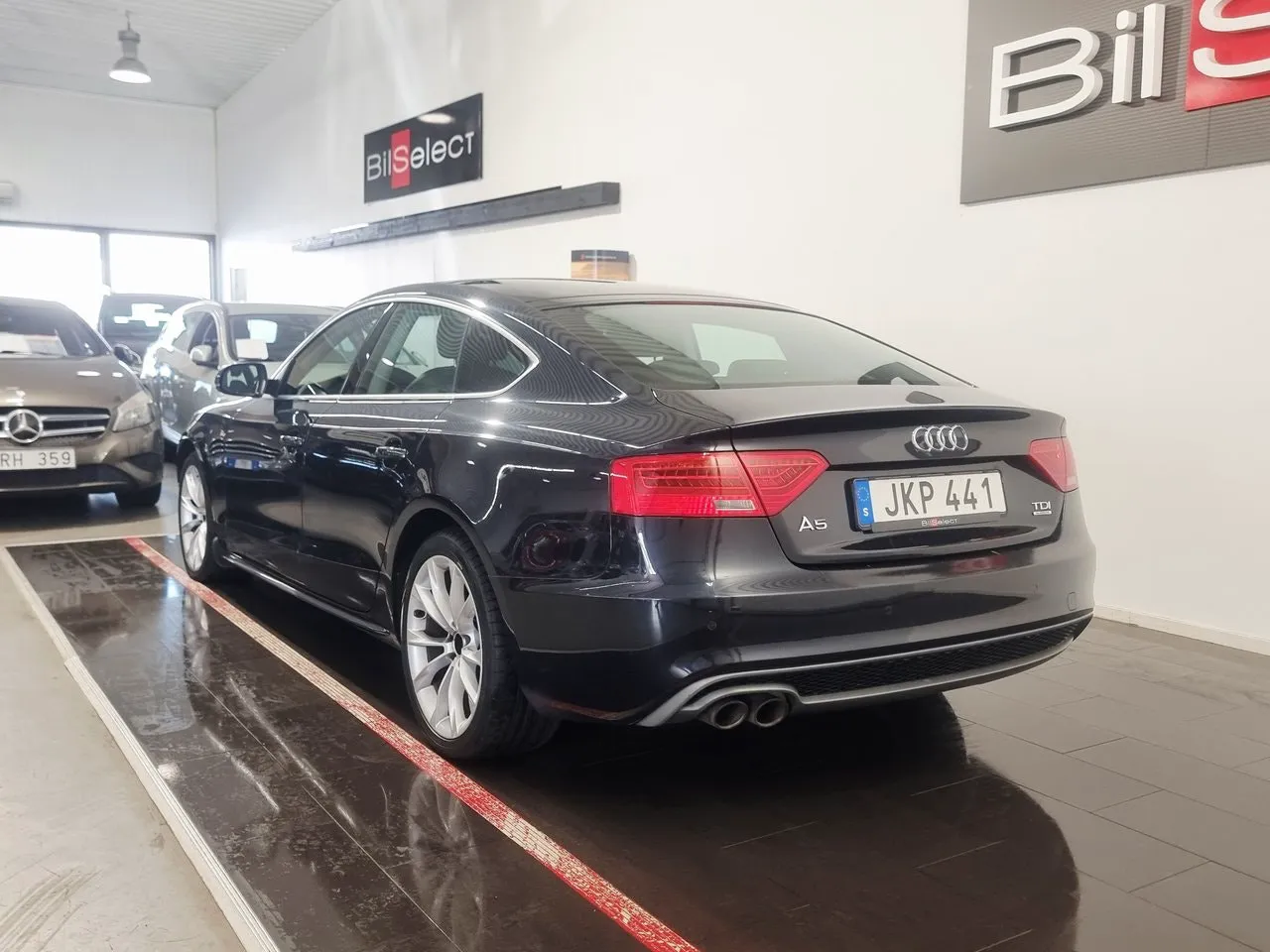 Vehicle image 11