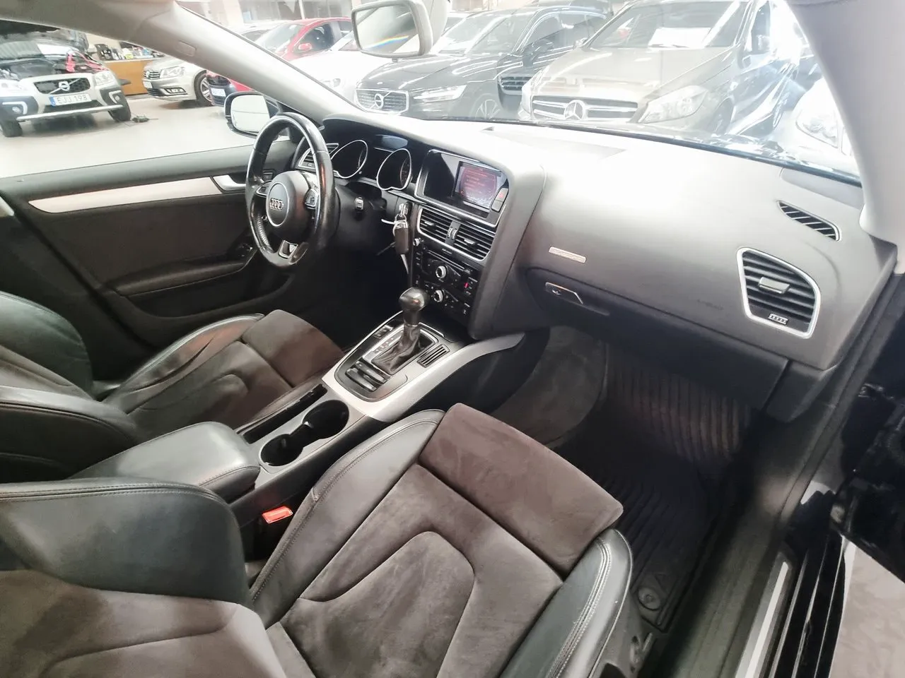 Vehicle image 14