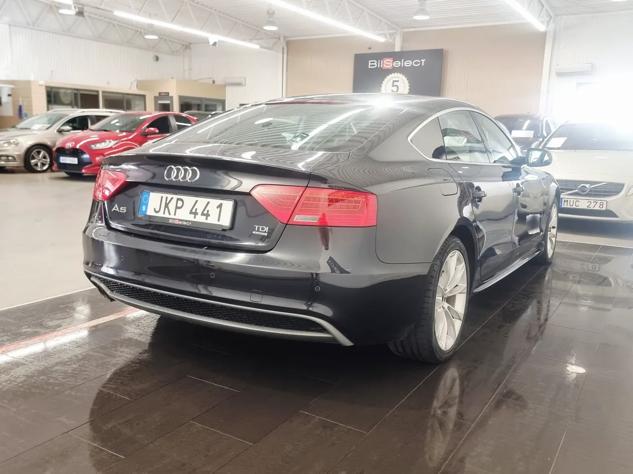Vehicle image 12