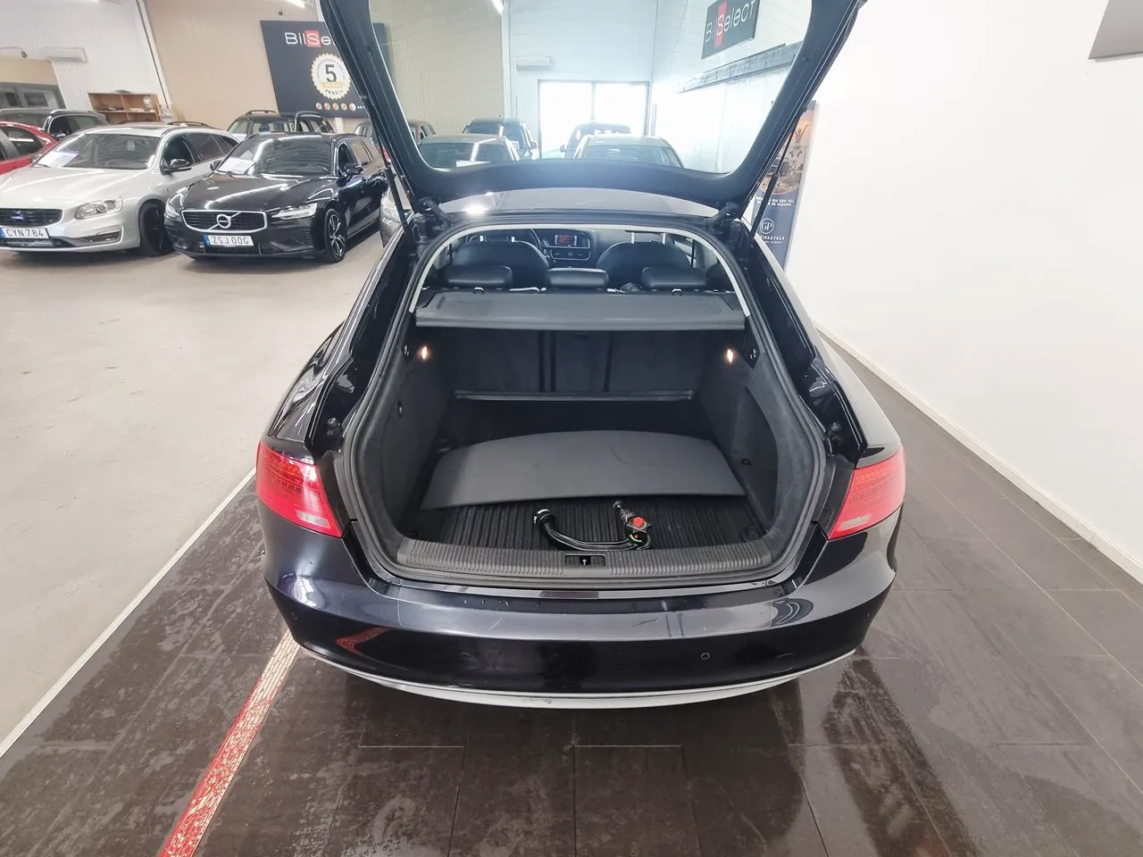 Vehicle image 18