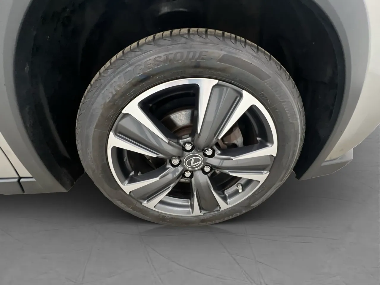 Vehicle image 32
