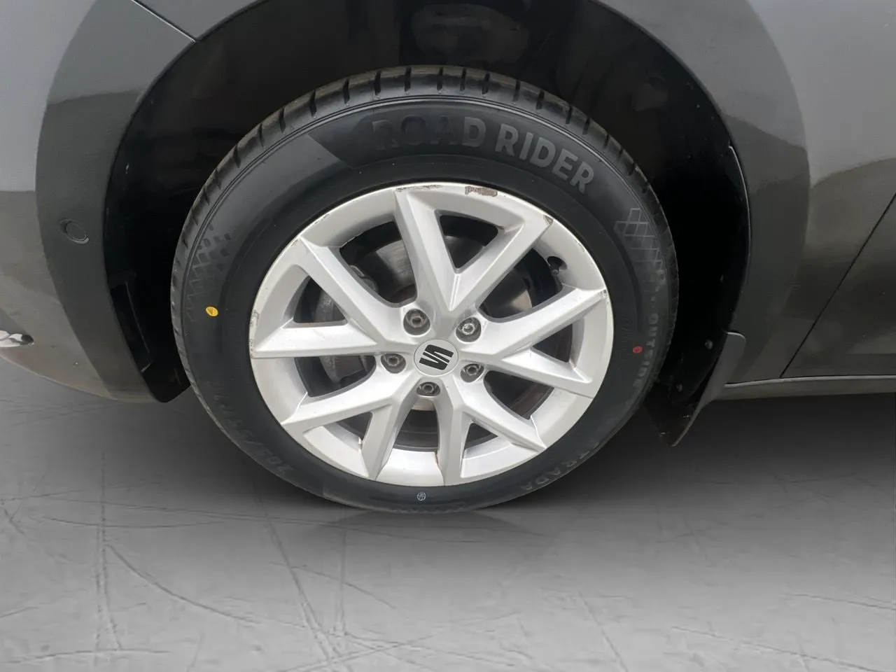Vehicle image 21