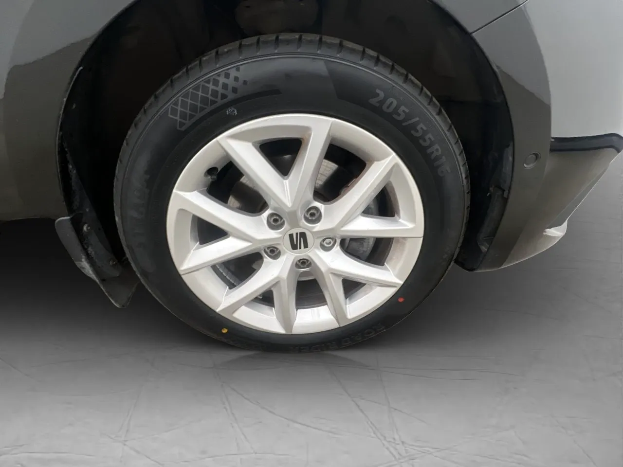 Vehicle image 24