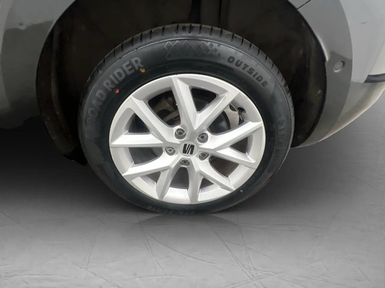 Vehicle image 22