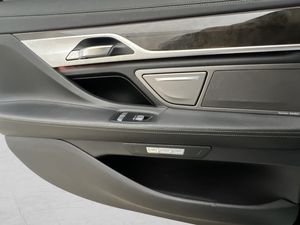 BMW 730 bild 16