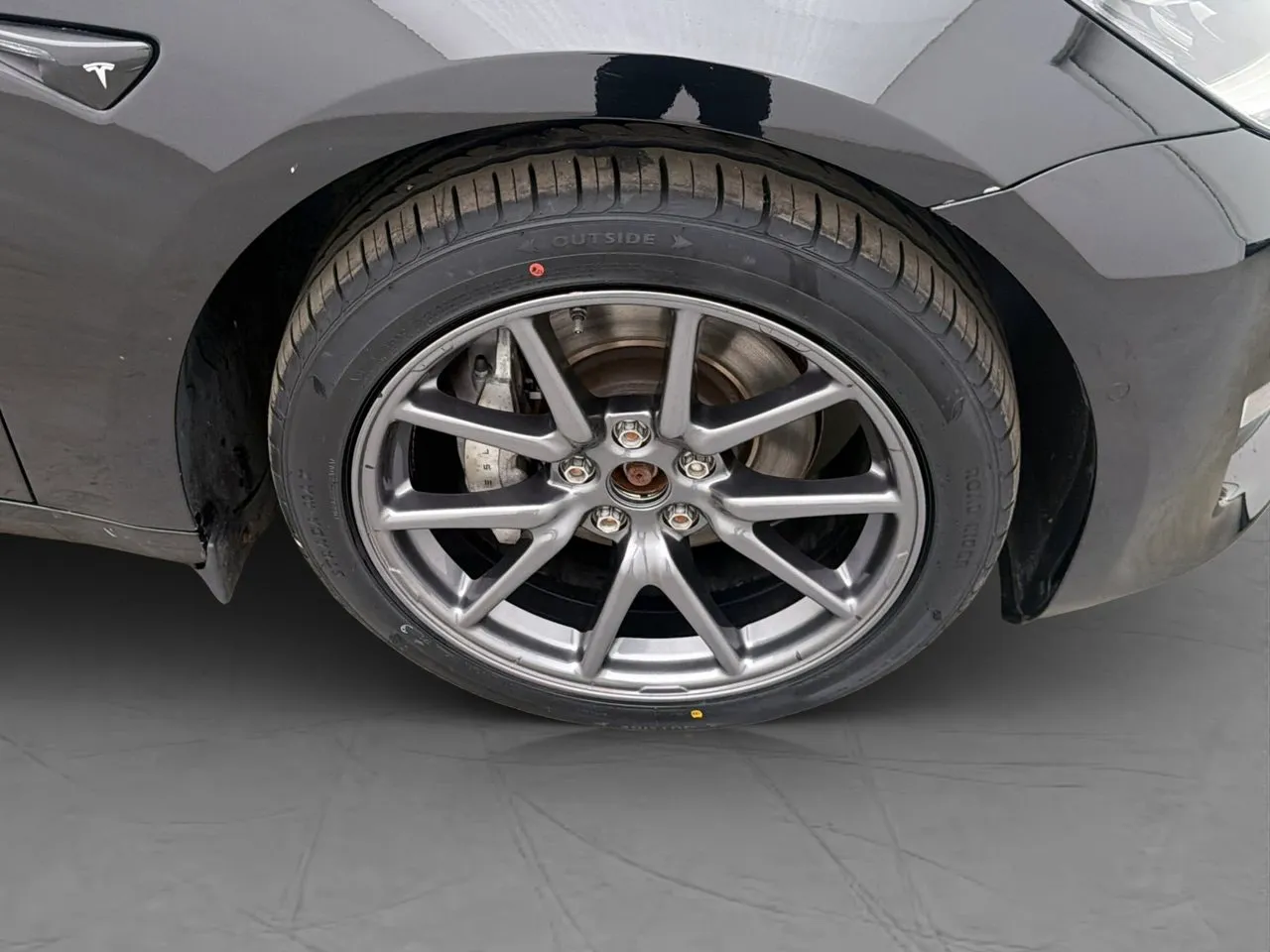 Vehicle image 32