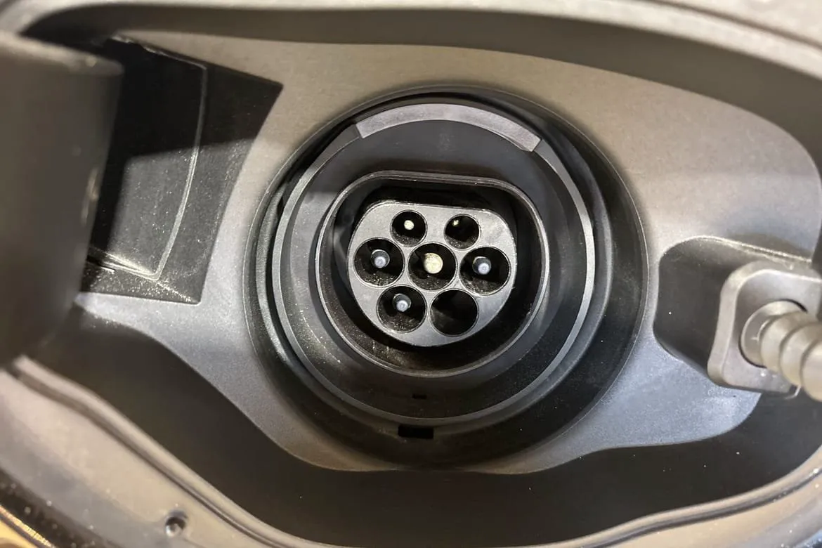 Vehicle image 25