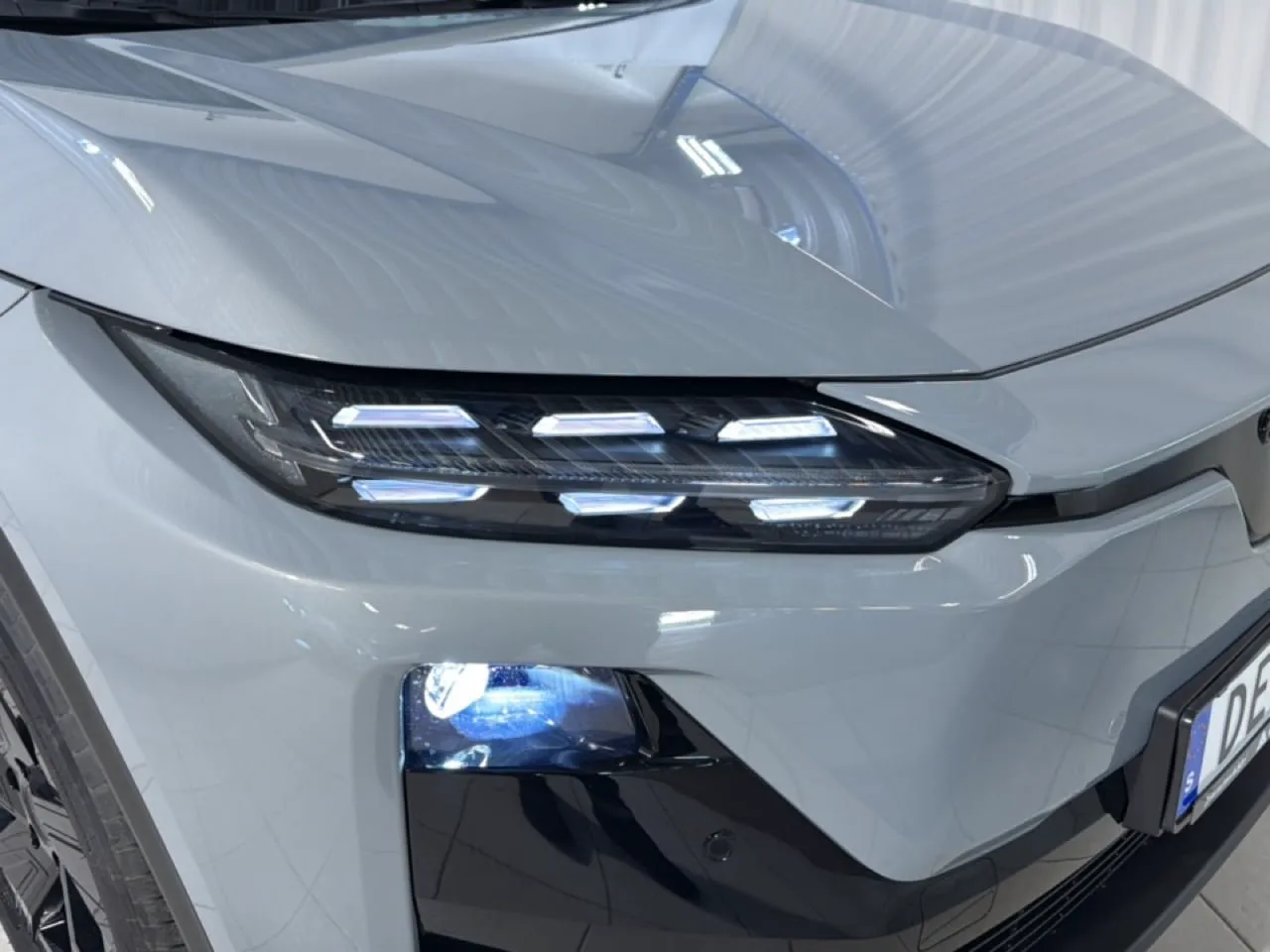 Vehicle image 14