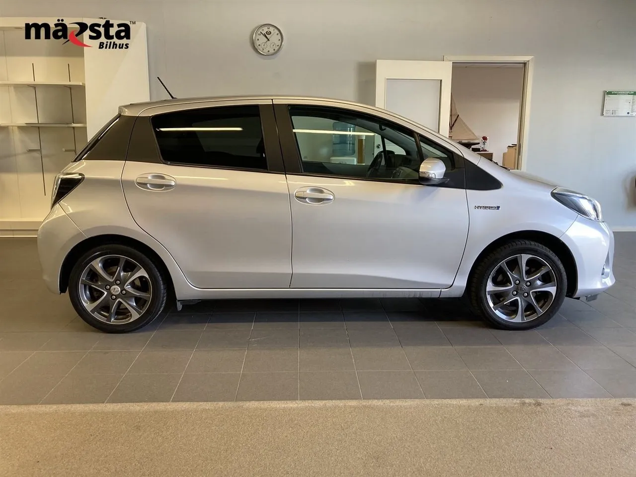 Vehicle image 4