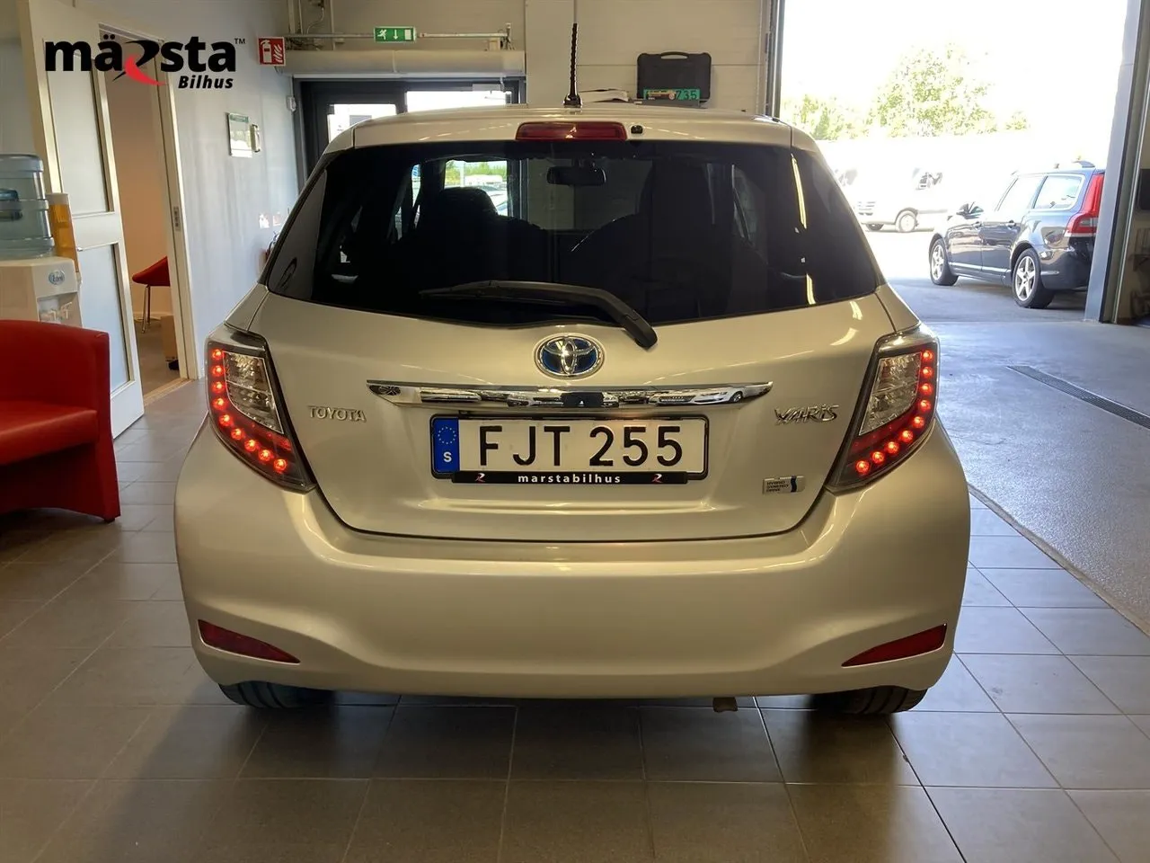 Vehicle image 6