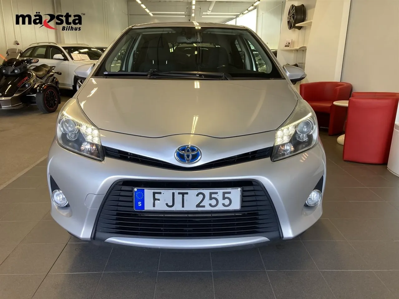 Vehicle image 5
