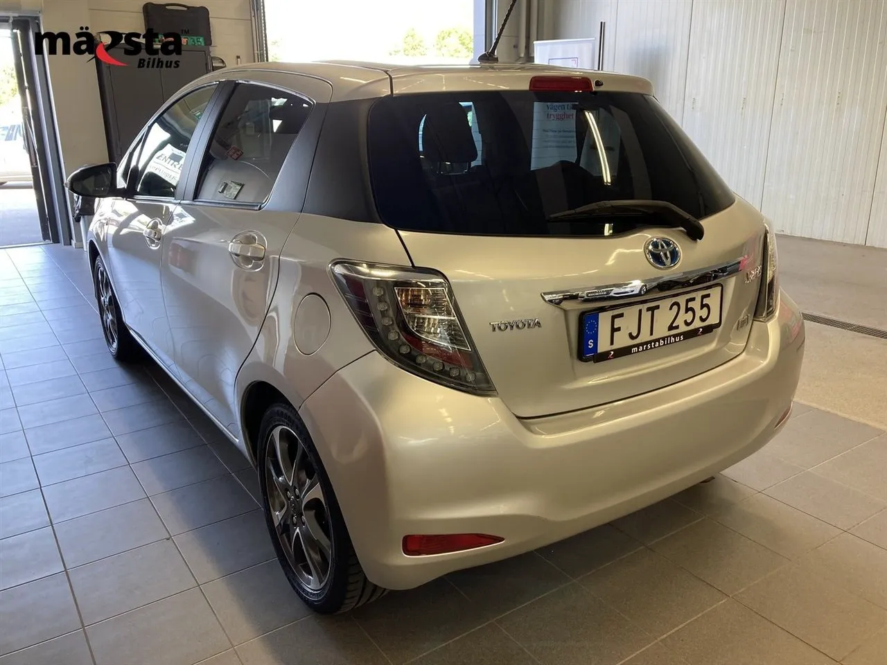 Vehicle image 3