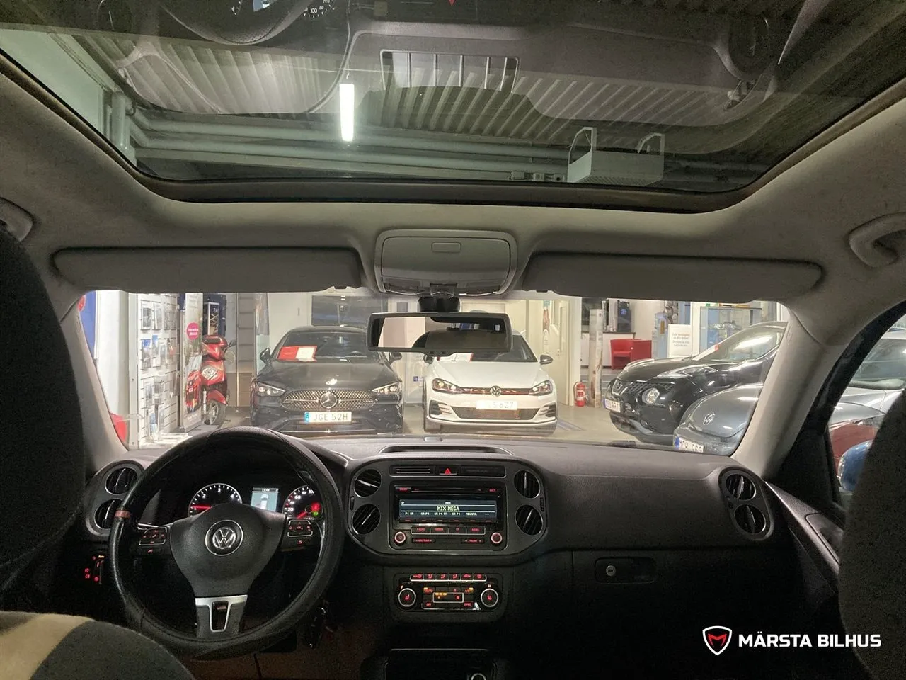 Vehicle image 15