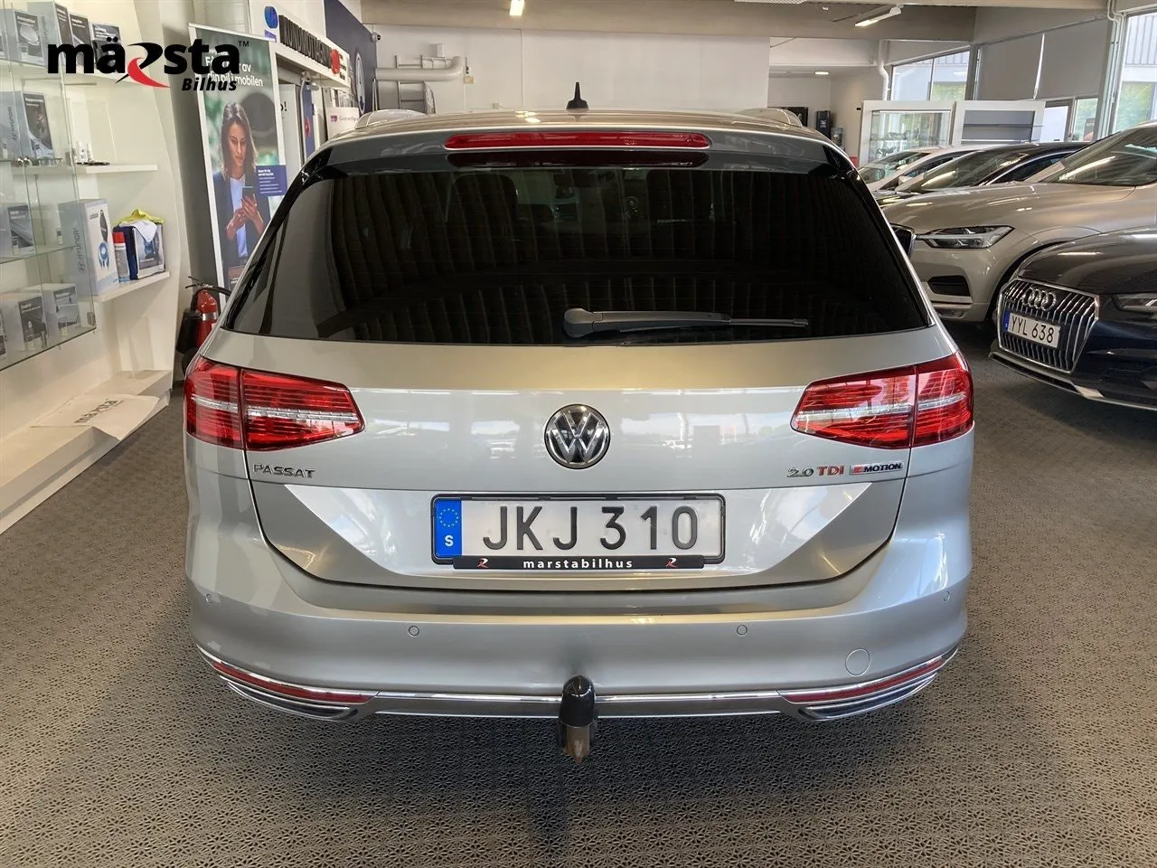 Vehicle image 10