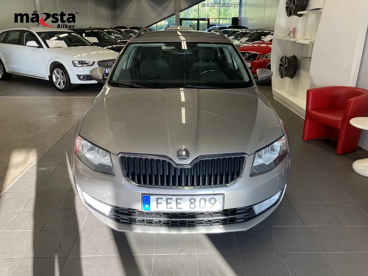 Vehicle image 5