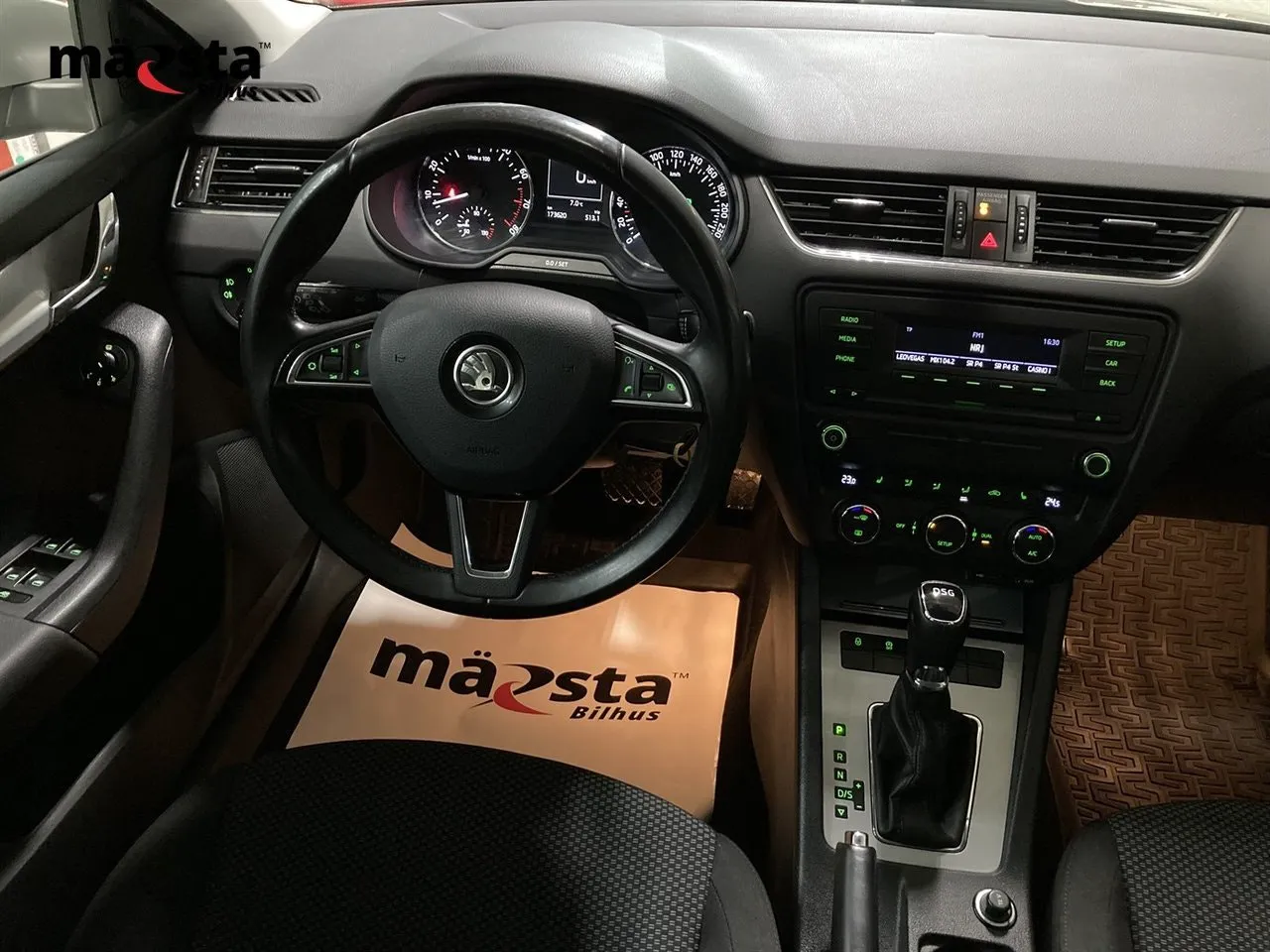 Vehicle image 14