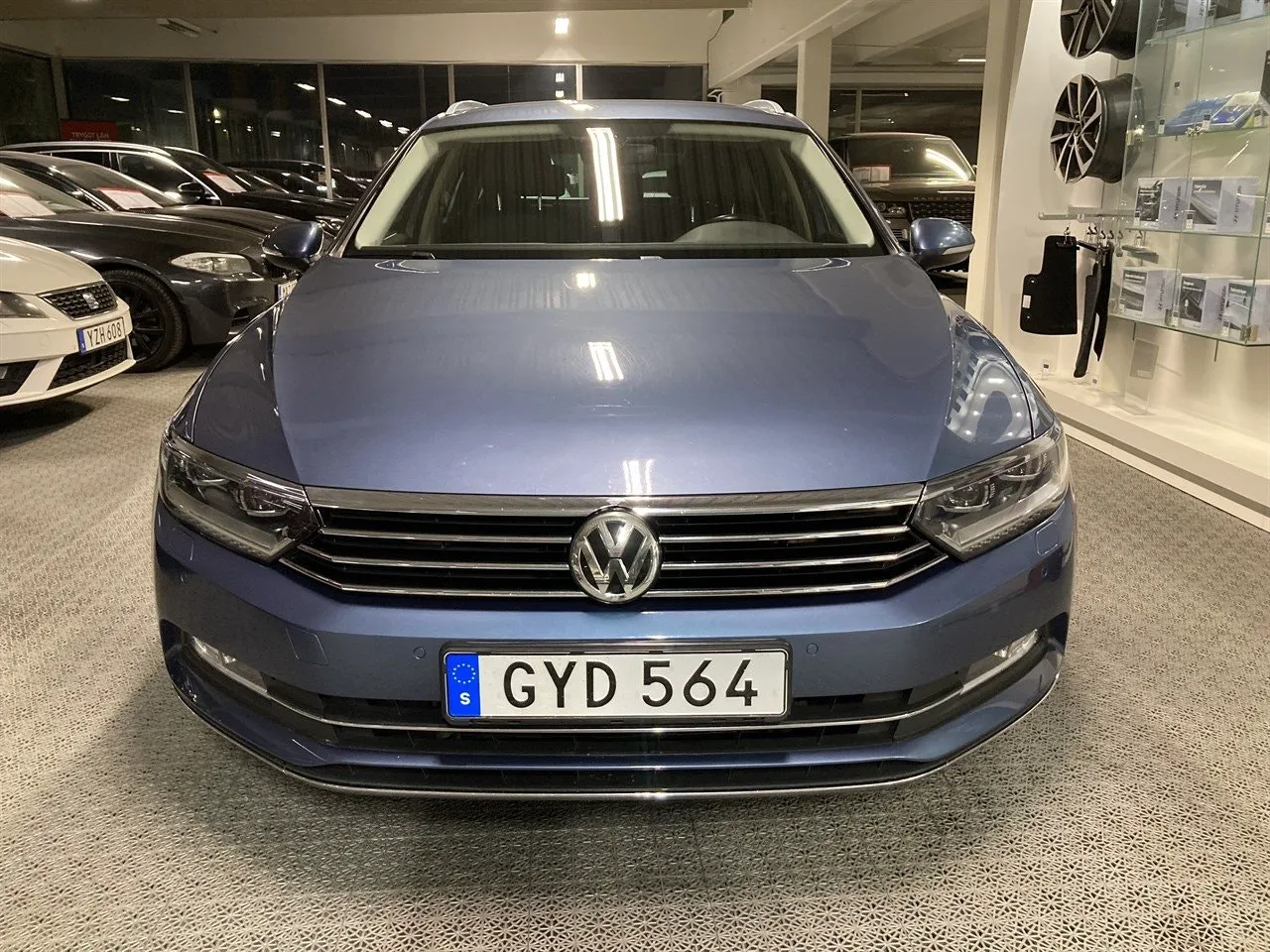 Vehicle image 4