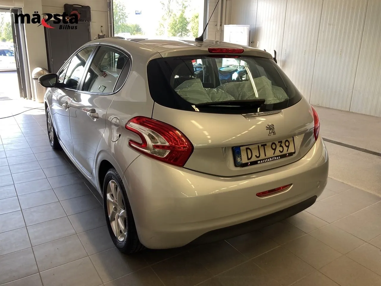 Vehicle image 3