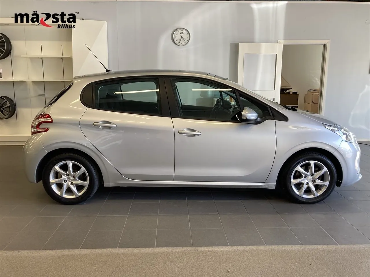 Vehicle image 6