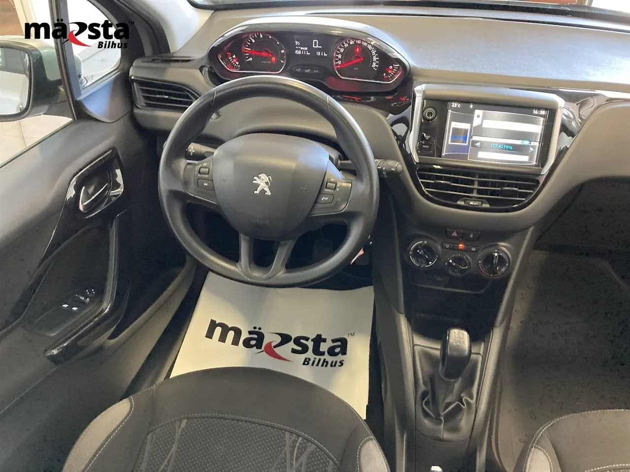 Vehicle image 14