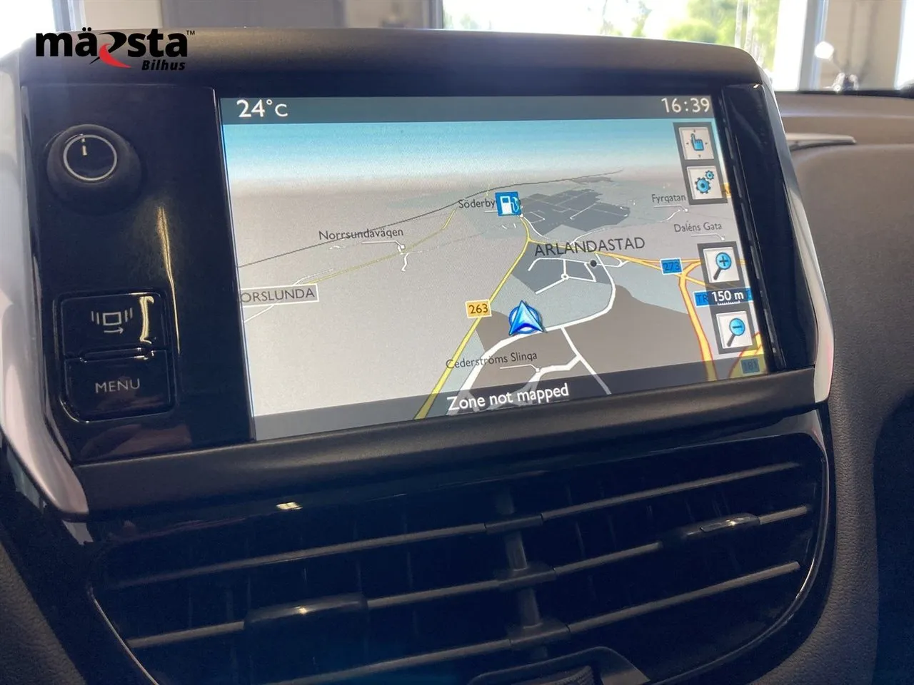 Vehicle image 16