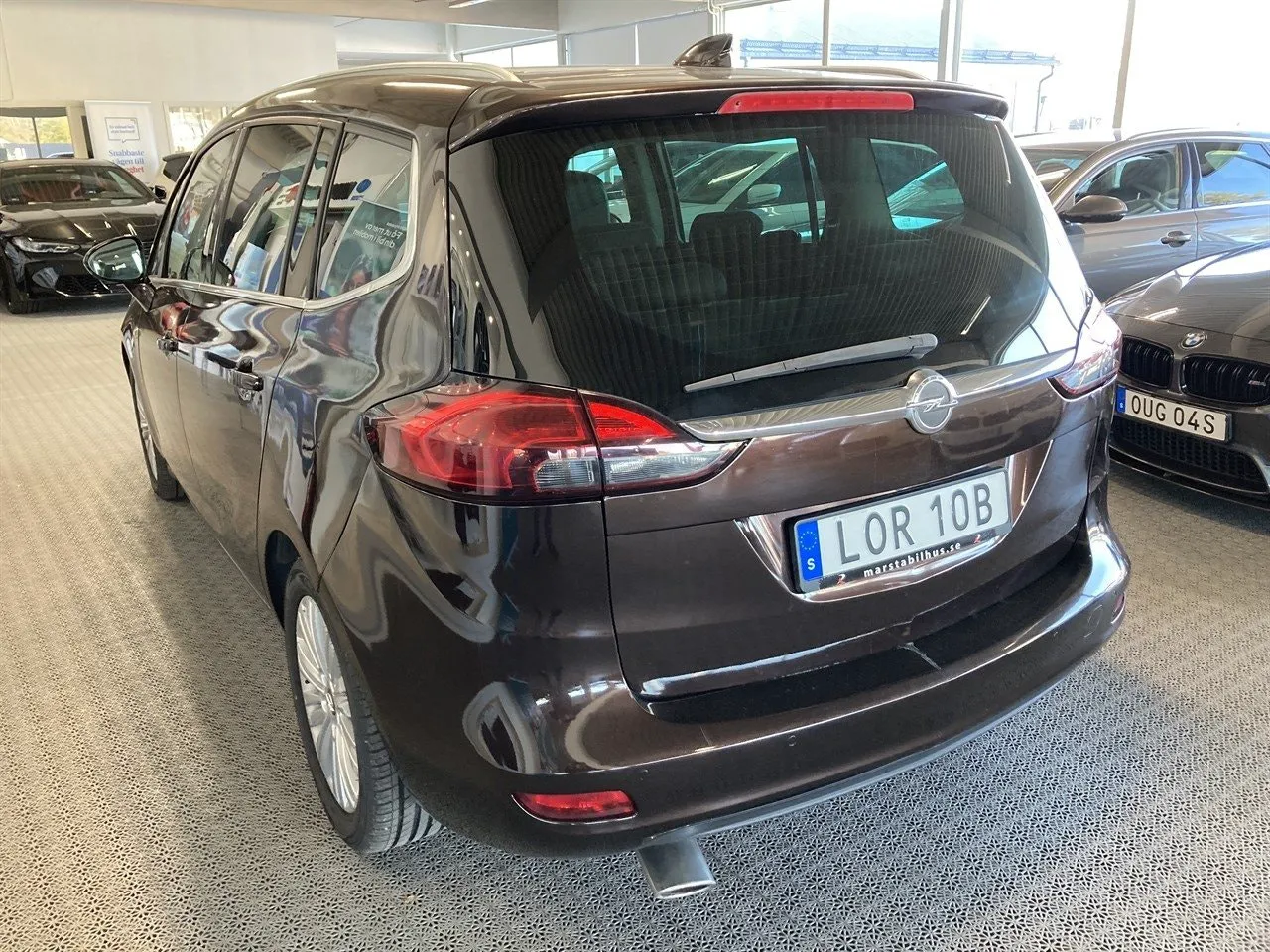 Vehicle image 3