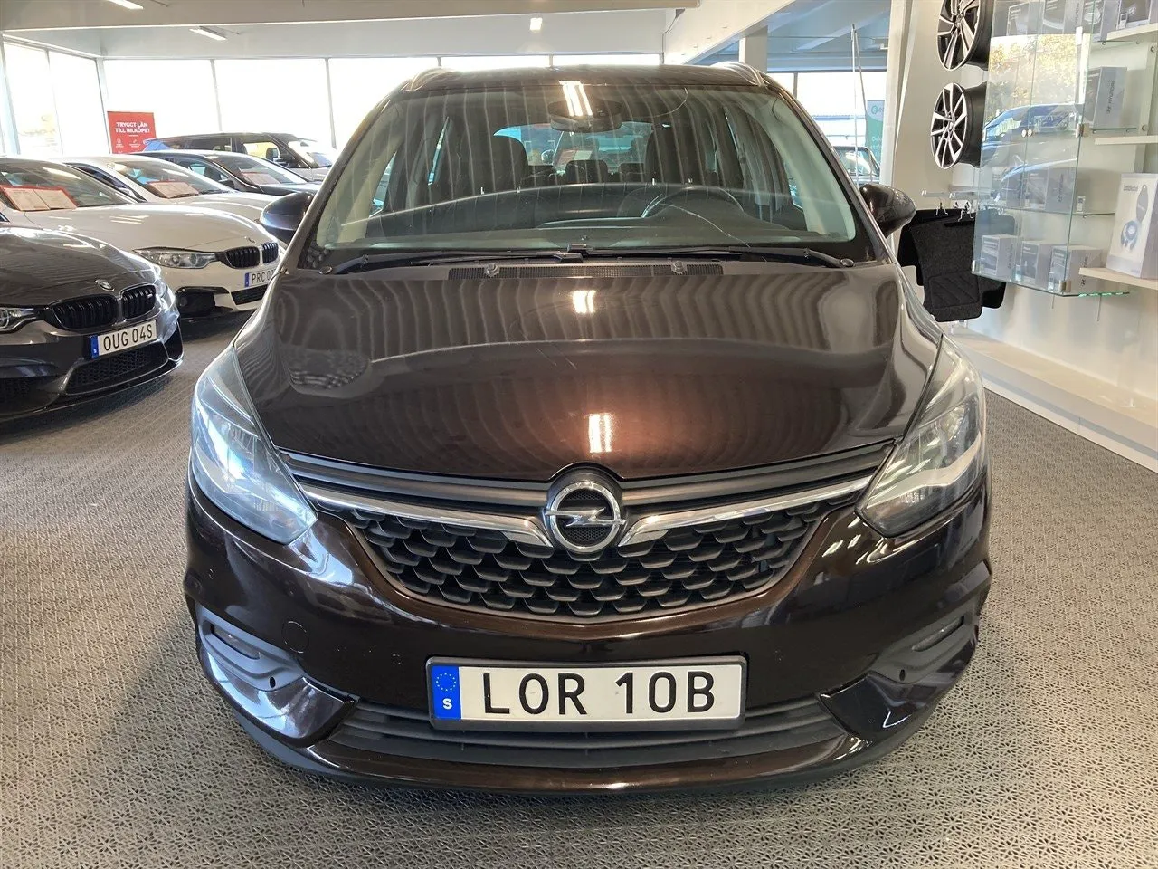 Vehicle image 4