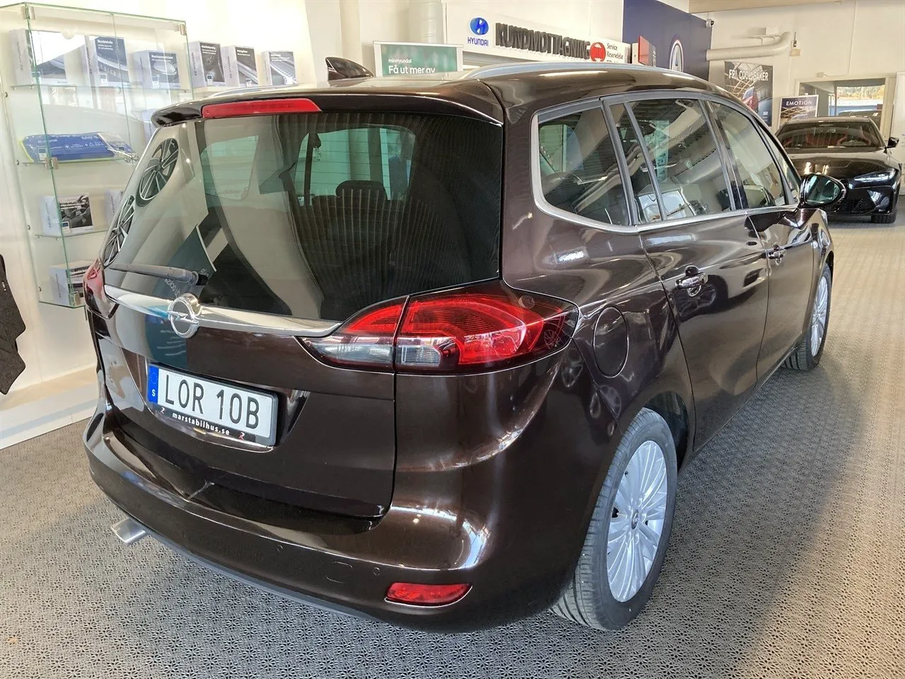 Vehicle image 2